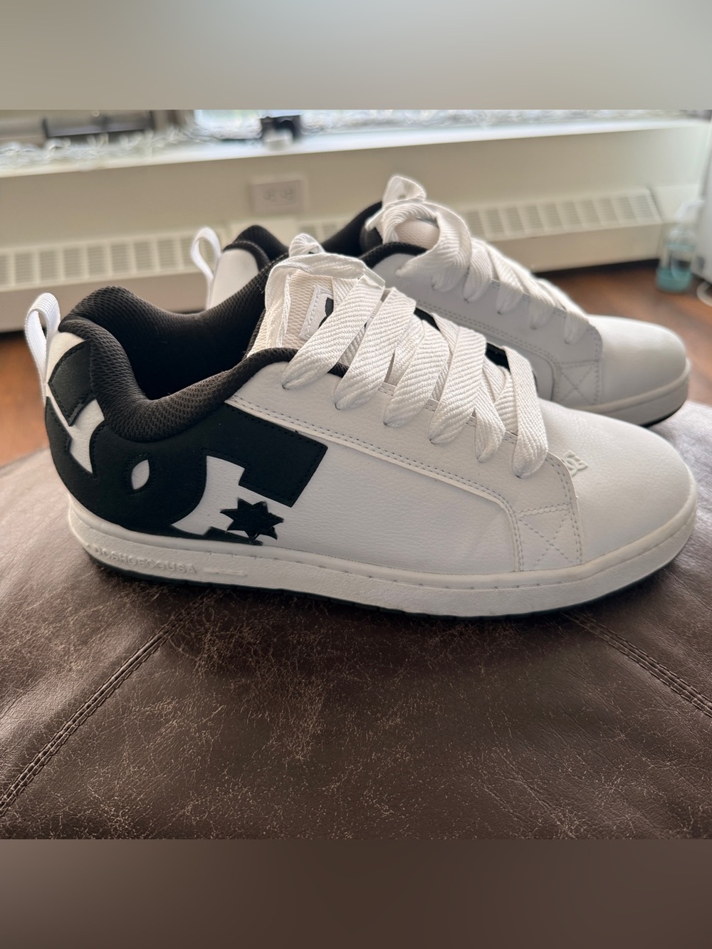 DC Men's Court Graffik Low-Top Skate Sneakers (scuff on toe)